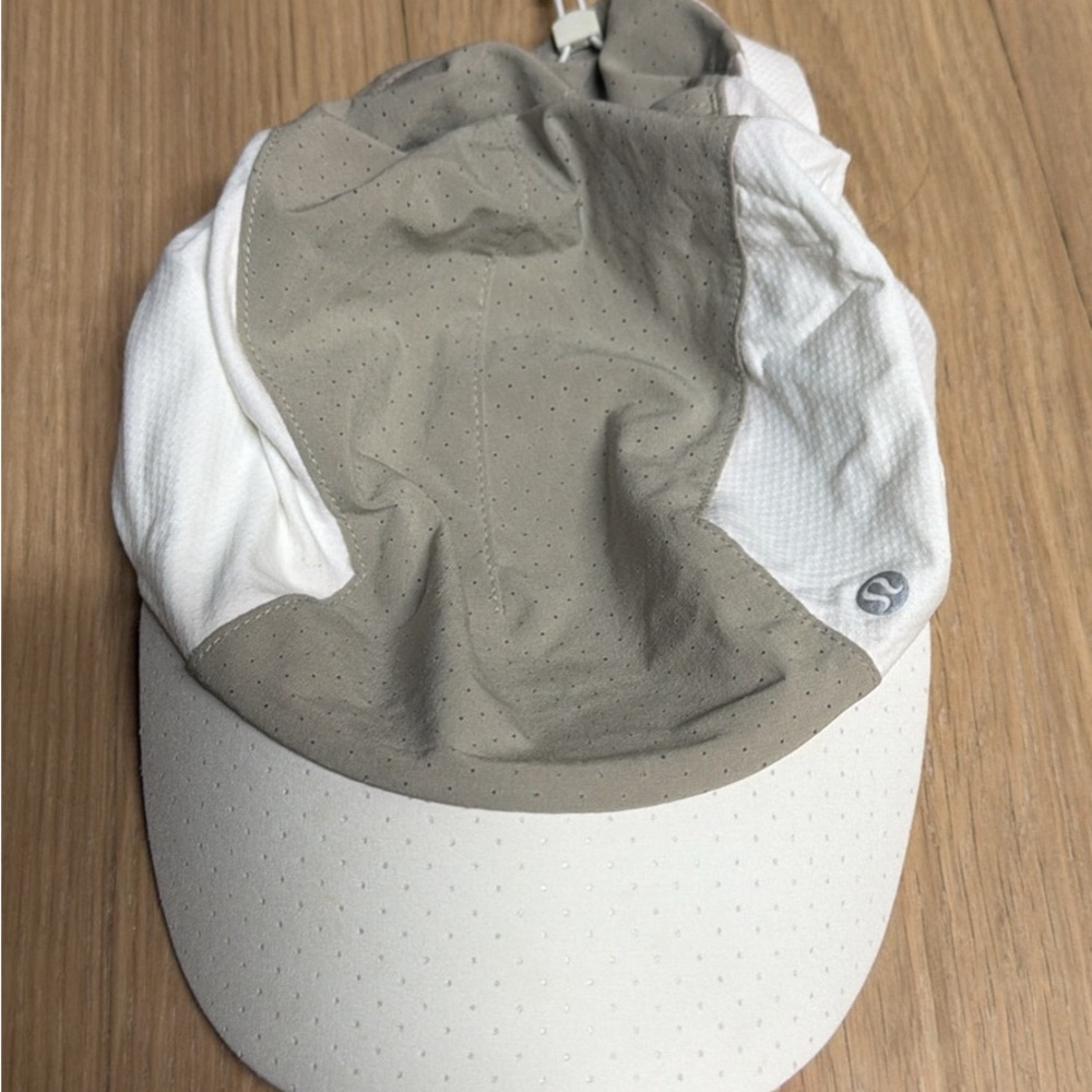 Lululemon Athletica Cream and Gray Cap